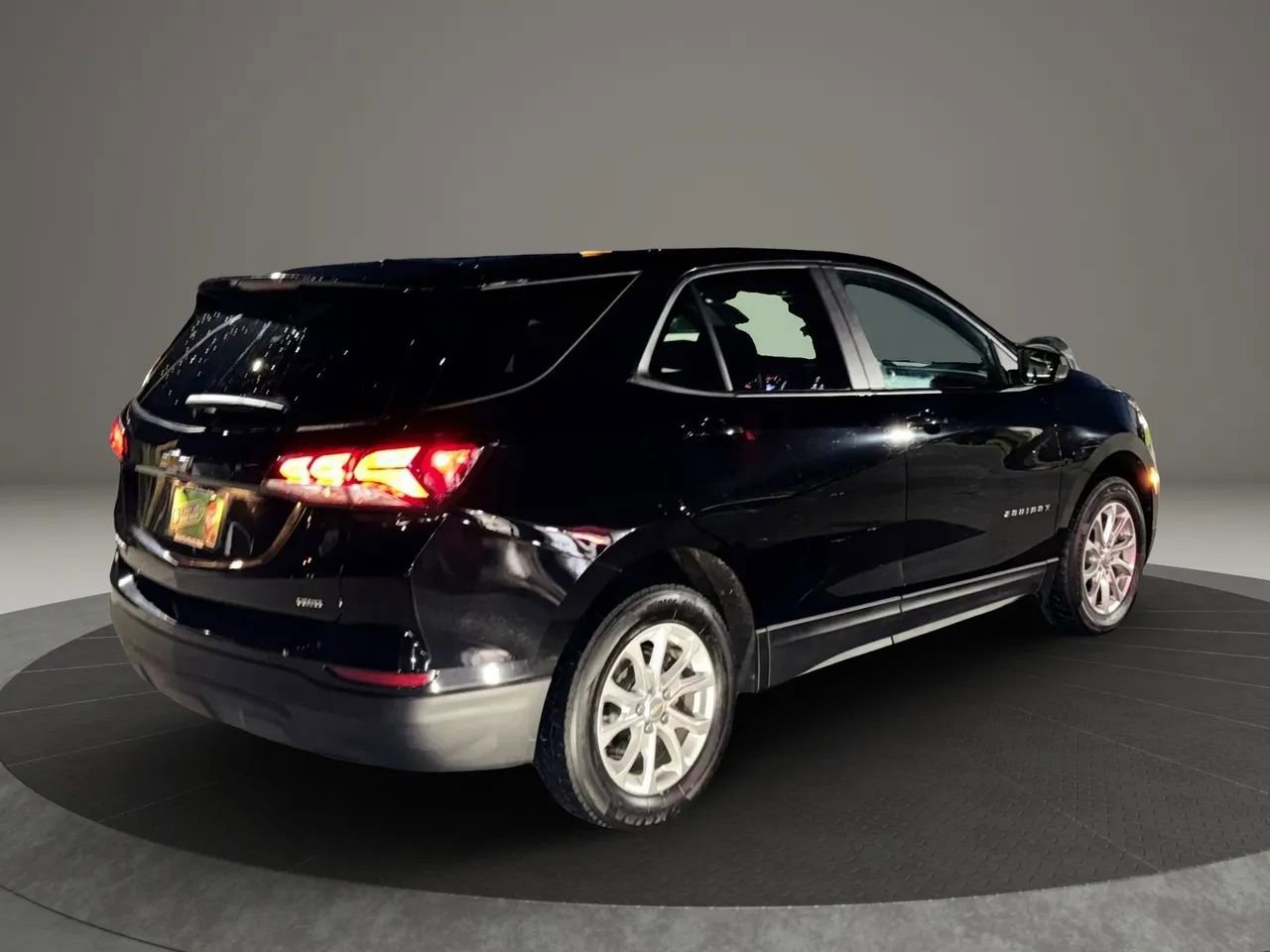 Used 2022 Chevrolet Equinox LS w/ LS Convenience Package image 3