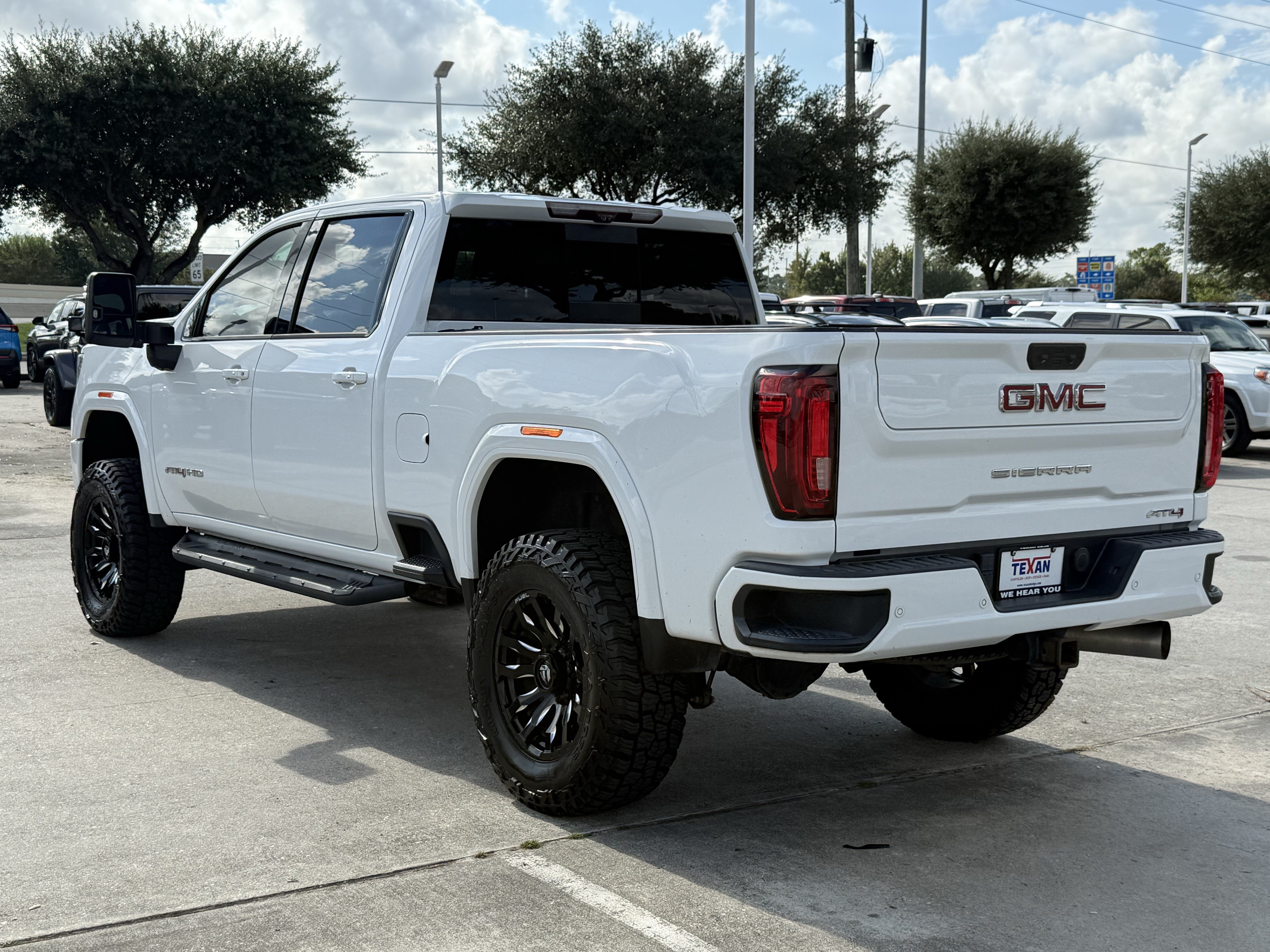 Used 2020 GMC Sierra 2500 AT4 w/ Technology Package AWD/4WD image 7