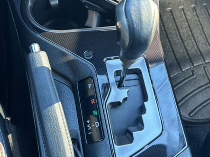 Used 2018 Toyota RAV4 SE image 13