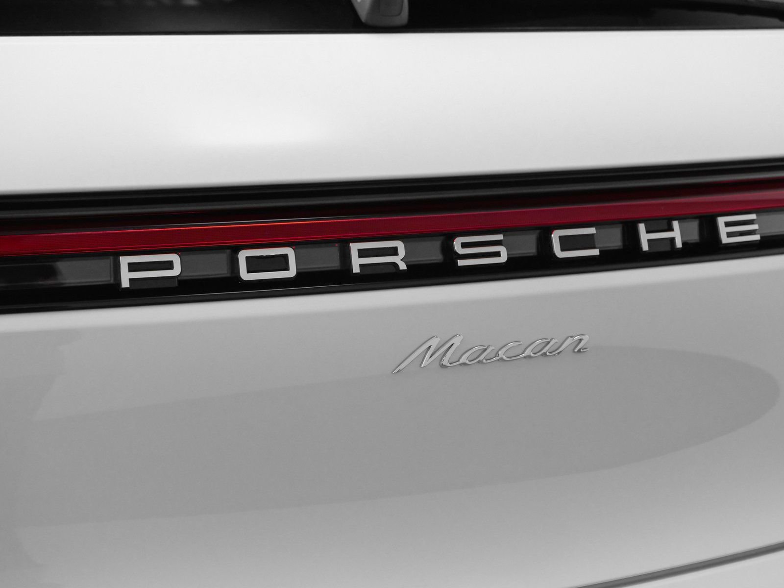 Certified 2025 Porsche Macan image 21