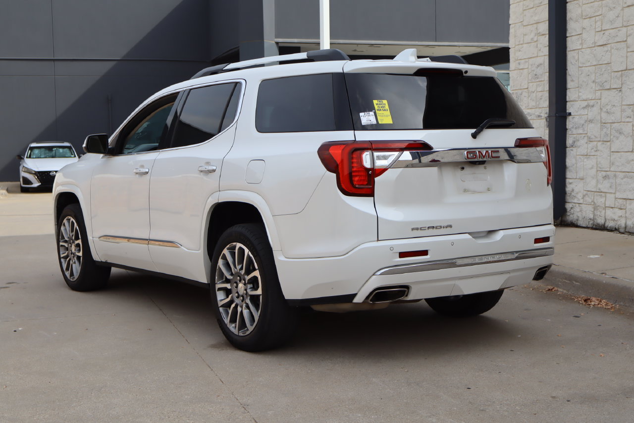 Used 2023 GMC Acadia Denali w/ Denali Ultimate Package FWD image 3