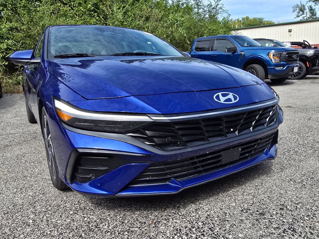Used 2025 Hyundai Elantra SEL FWD image 11