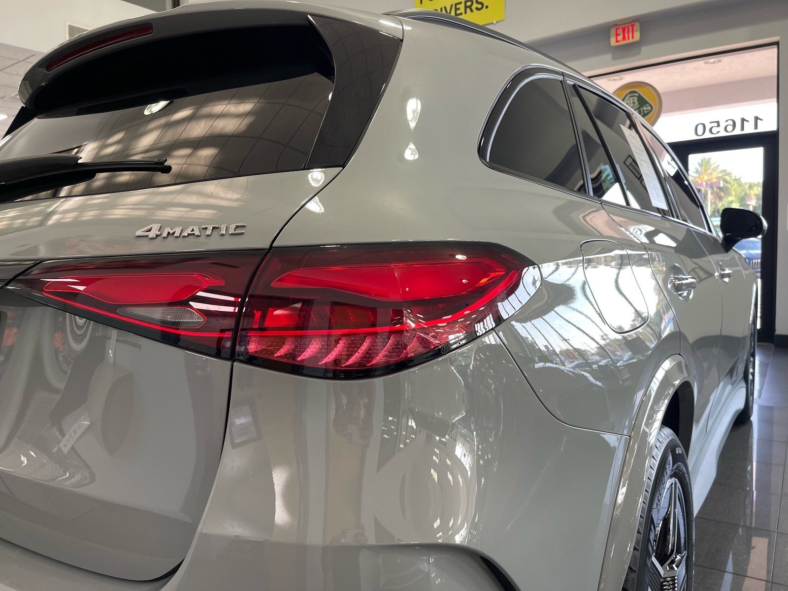 Used 2025 Mercedes-Benz GLC 300 4MATIC image 17