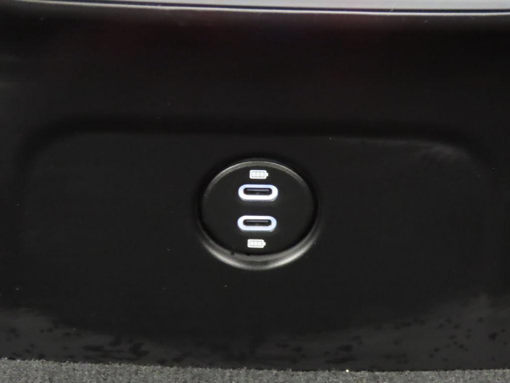 Certified 2026 Porsche Macan AWD/4WD image 34