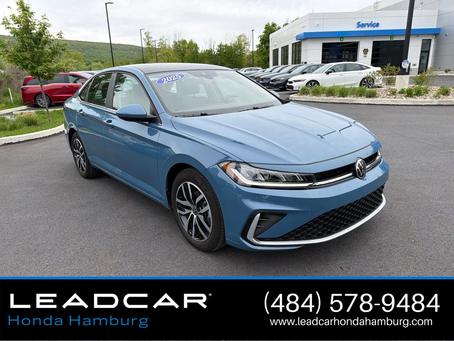 Used 2025 Volkswagen Jetta SE FWD image 8