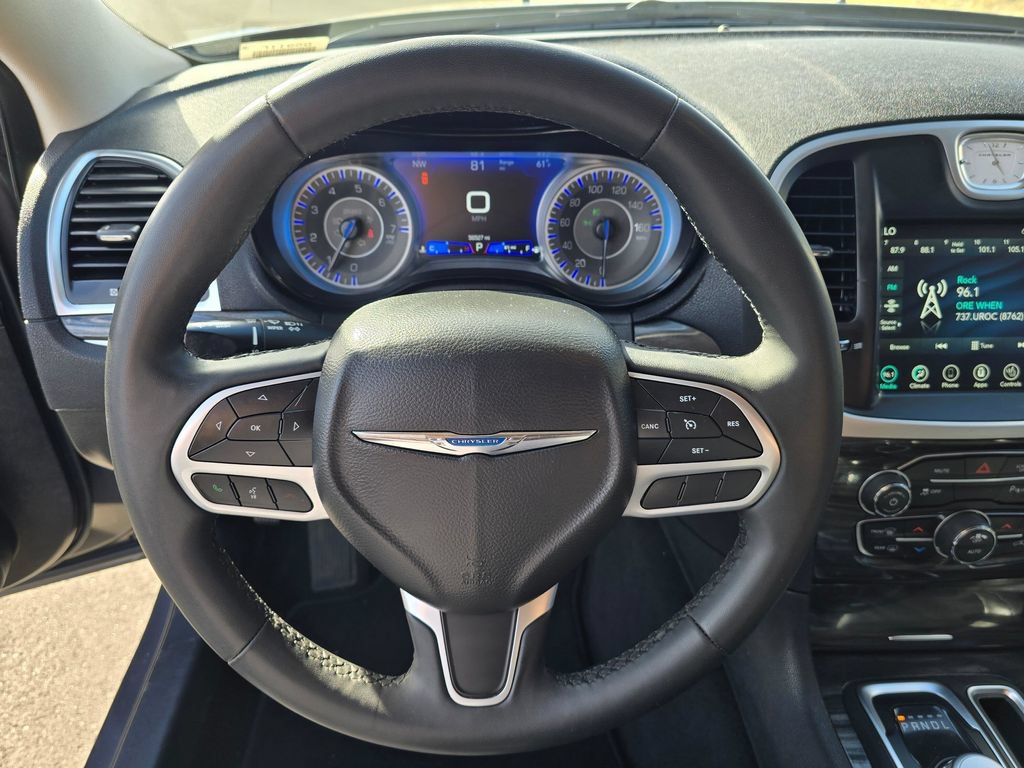 Used 2022 Chrysler 300 Touring L RWD image 18