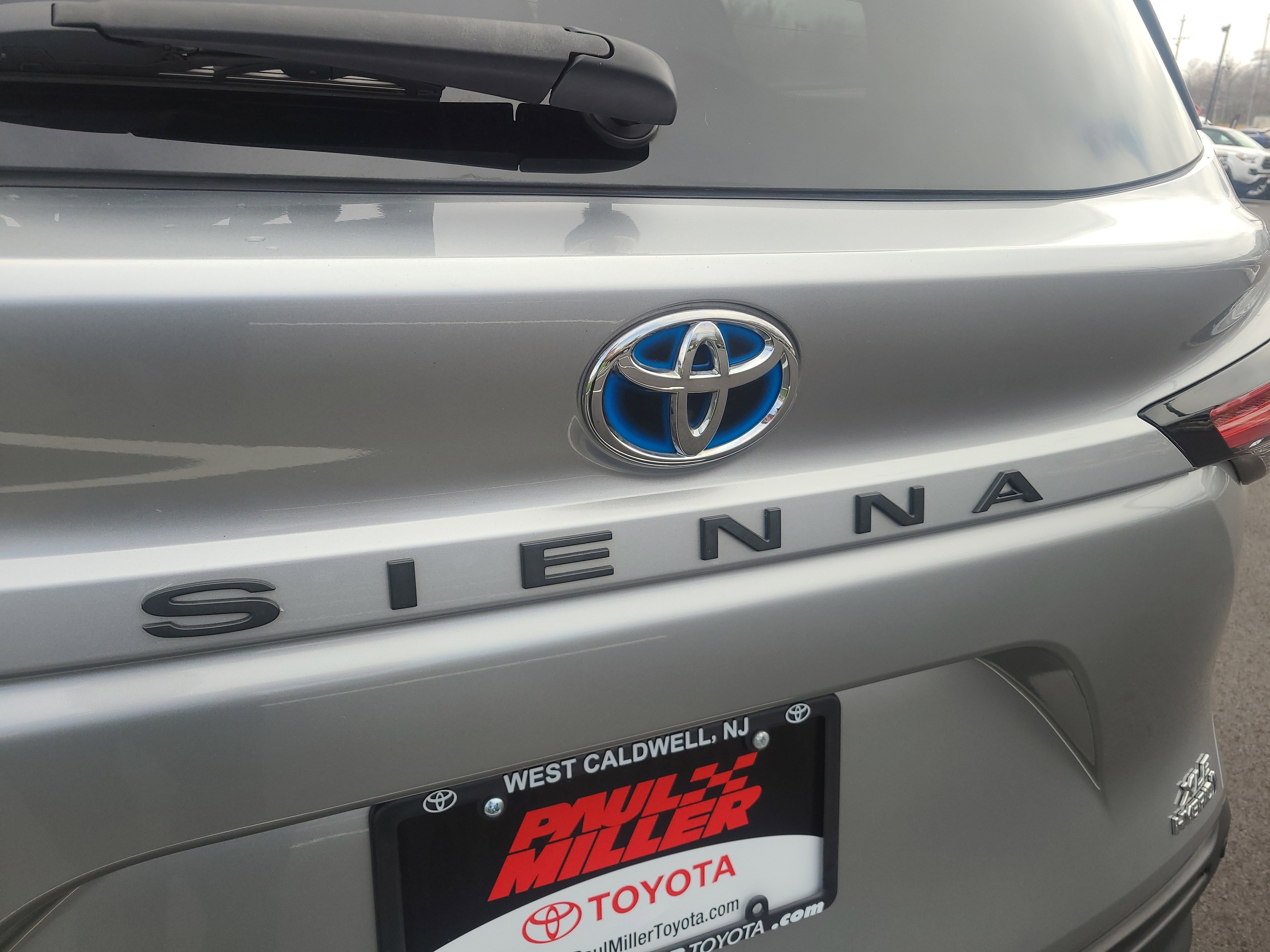 Used 2021 Toyota Sienna XLE image 31