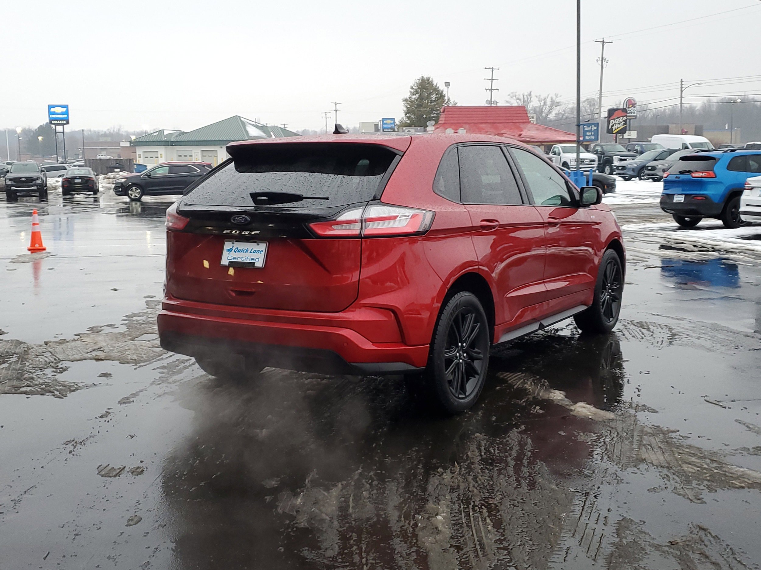 Used 2024 Ford Edge ST-Line w/ Class II Trailer Tow Package AWD/4WD image 4
