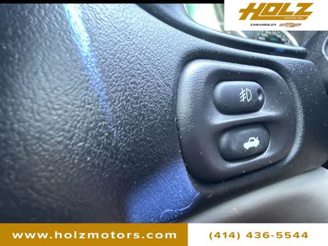 Used 2003 Chevrolet Corvette Coupe w/ Preferred Equipment Group RWD image 17