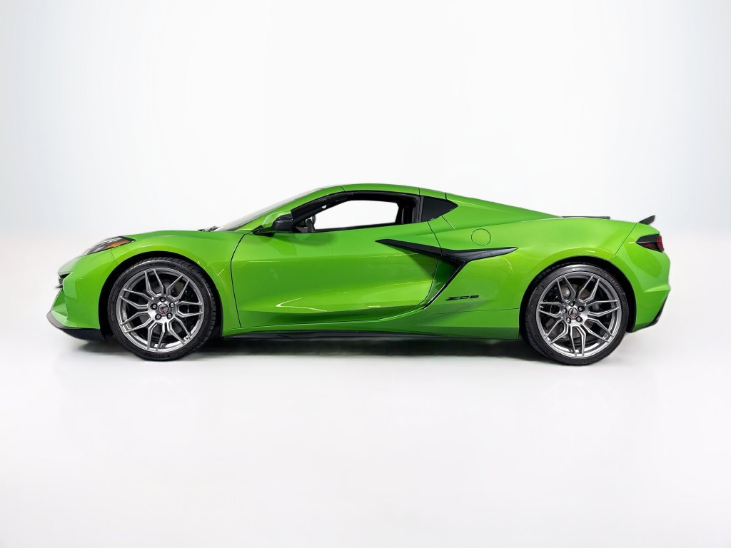 Used 2026 Chevrolet Corvette Z06 RWD image 2
