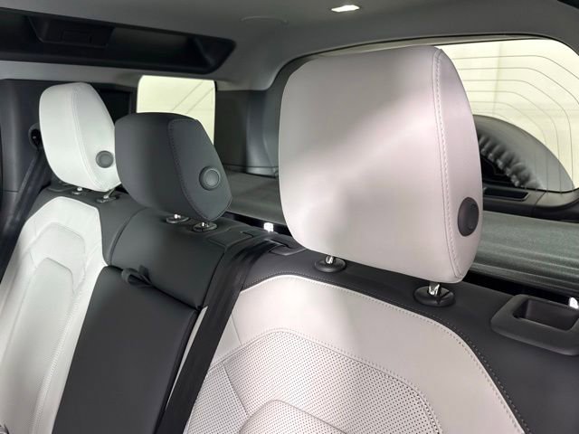 New 2026 Land Rover Defender 110 X-Dynamic SE AWD/4WD image 25
