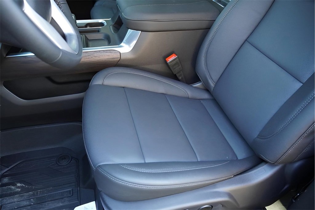 New 2026 GMC Sierra 1500 SLT image 8