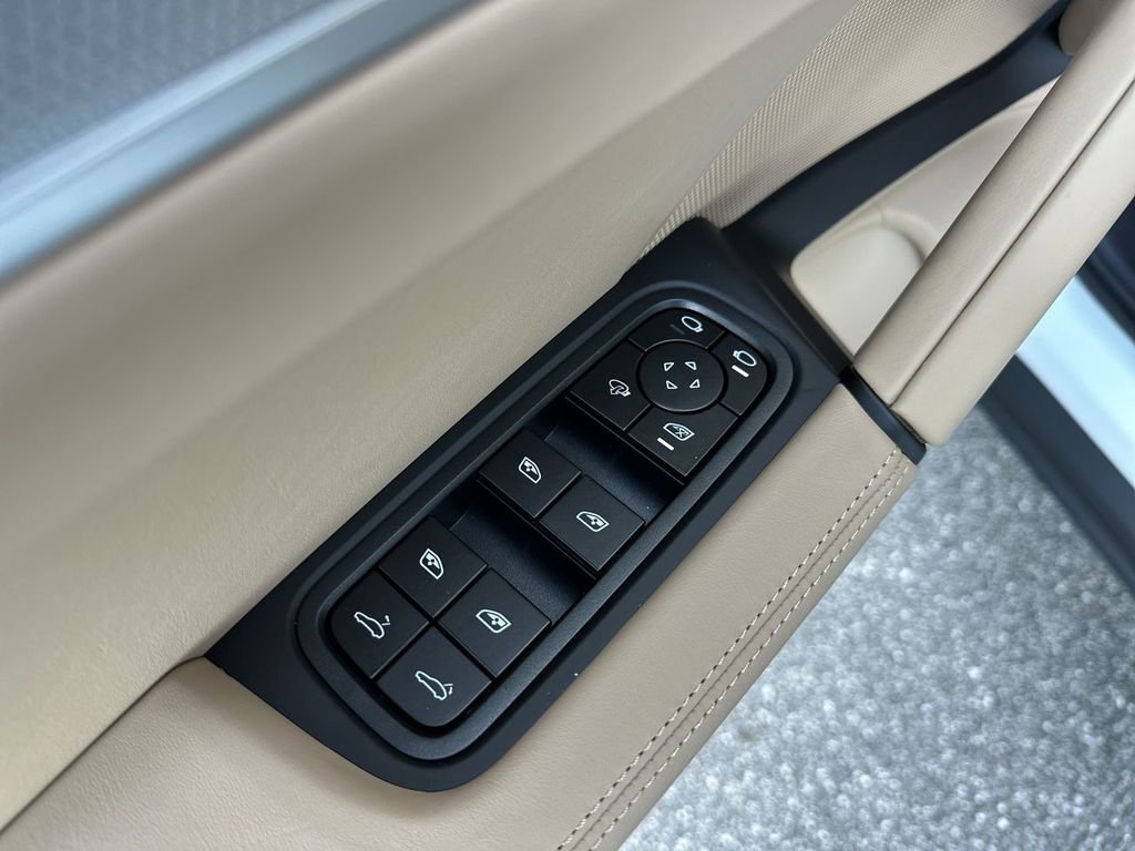 Used 2026 Porsche Cayenne Coupe AWD/4WD image 9