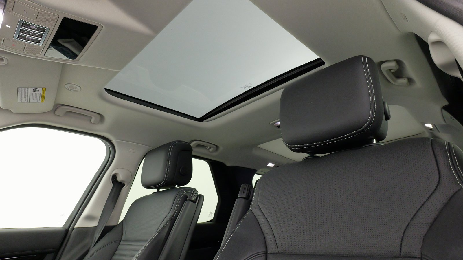 Used 2024 Land Rover Discovery S image 34