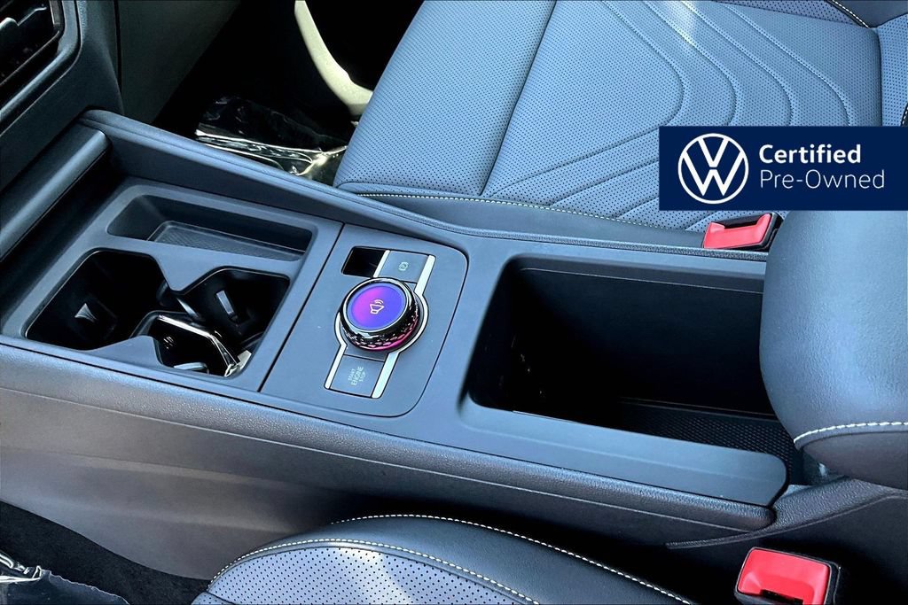 Used 2025 Volkswagen Tiguan SE FWD image 19