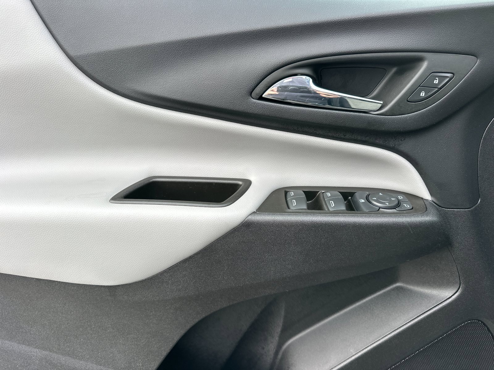 Used 2024 Chevrolet Equinox LS image 11