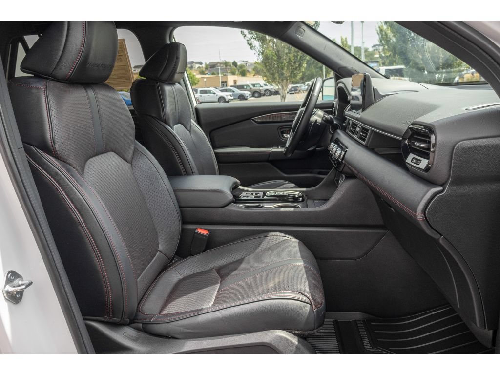 Used 2025 Honda Pilot Black Edition image 11