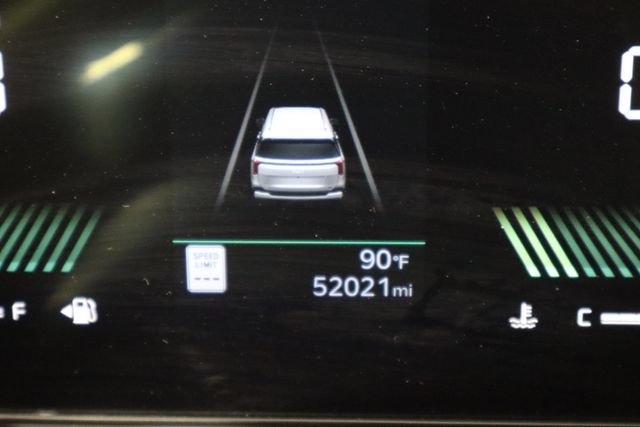 Used 2025 Kia Carnival FWD image 38
