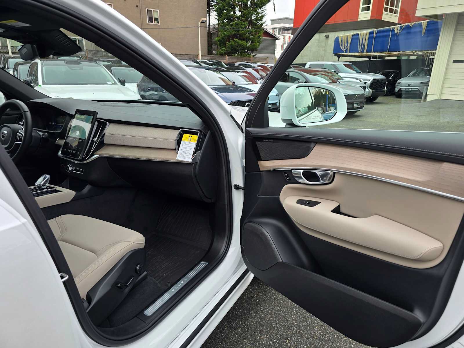 New 2026 Volvo XC90 B6 Plus w/ Protection Package Premier AWD/4WD image 10