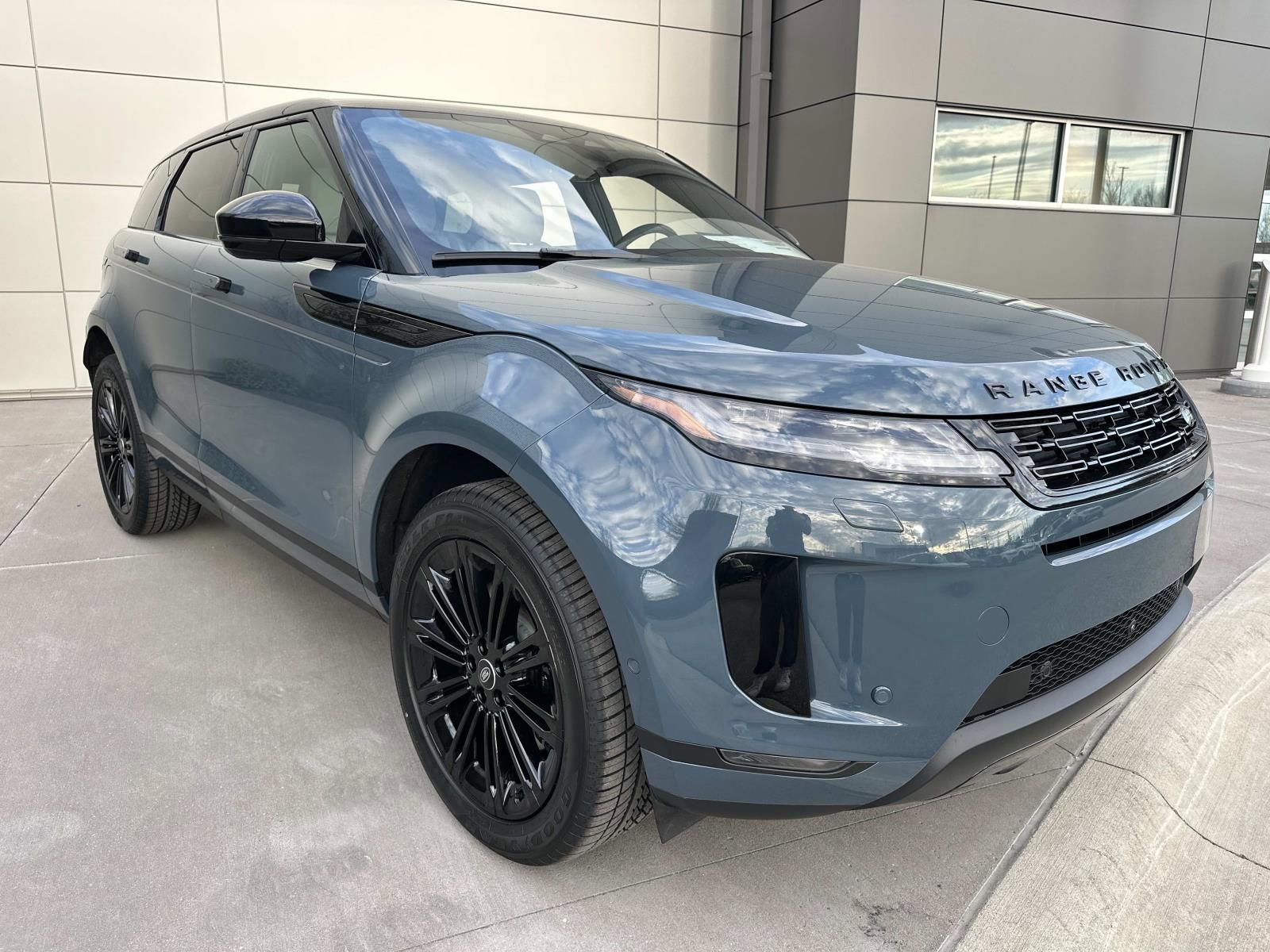 New 2026 Land Rover Range Rover Evoque S AWD/4WD image 3