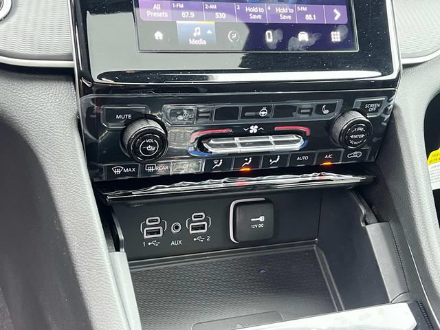 New 2025 Jeep Grand Cherokee Altitude AWD/4WD image 27