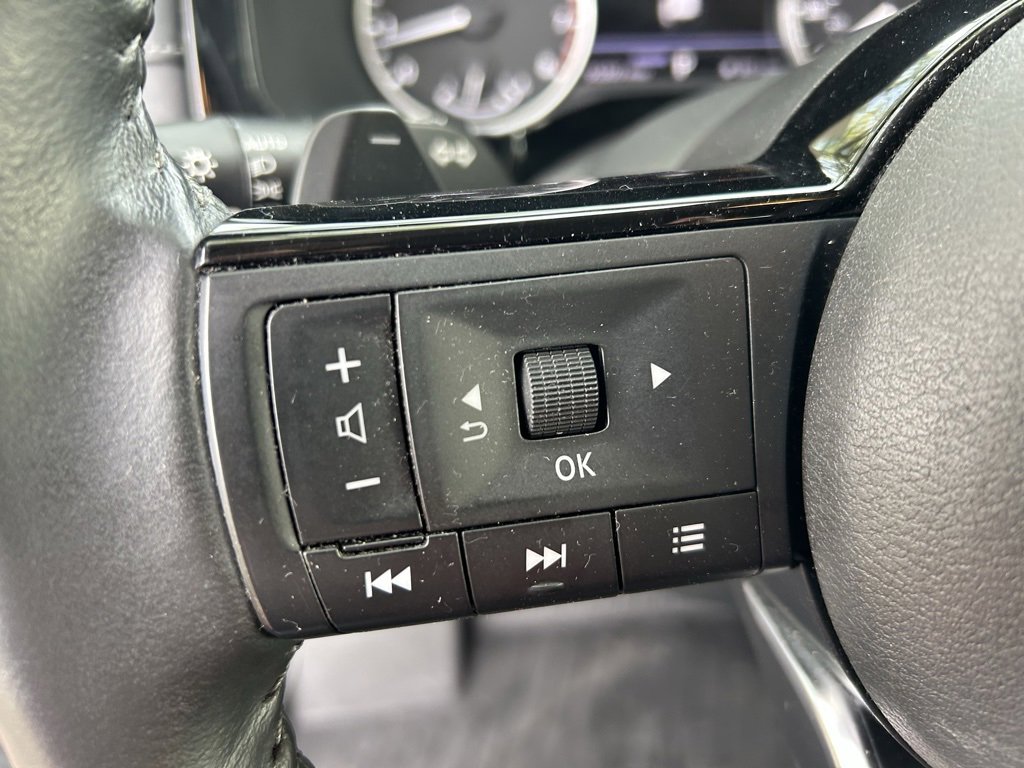 Used 2022 Nissan Pathfinder SV image 17