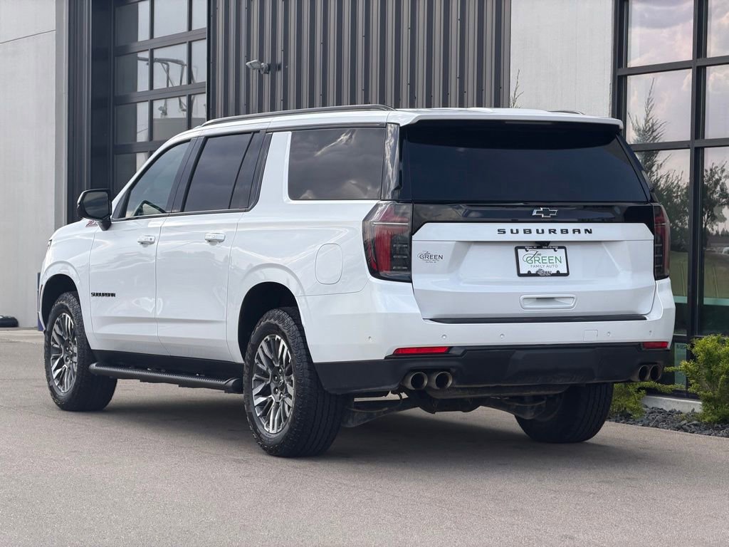 Used 2025 Chevrolet Suburban Z71 AWD/4WD image 2