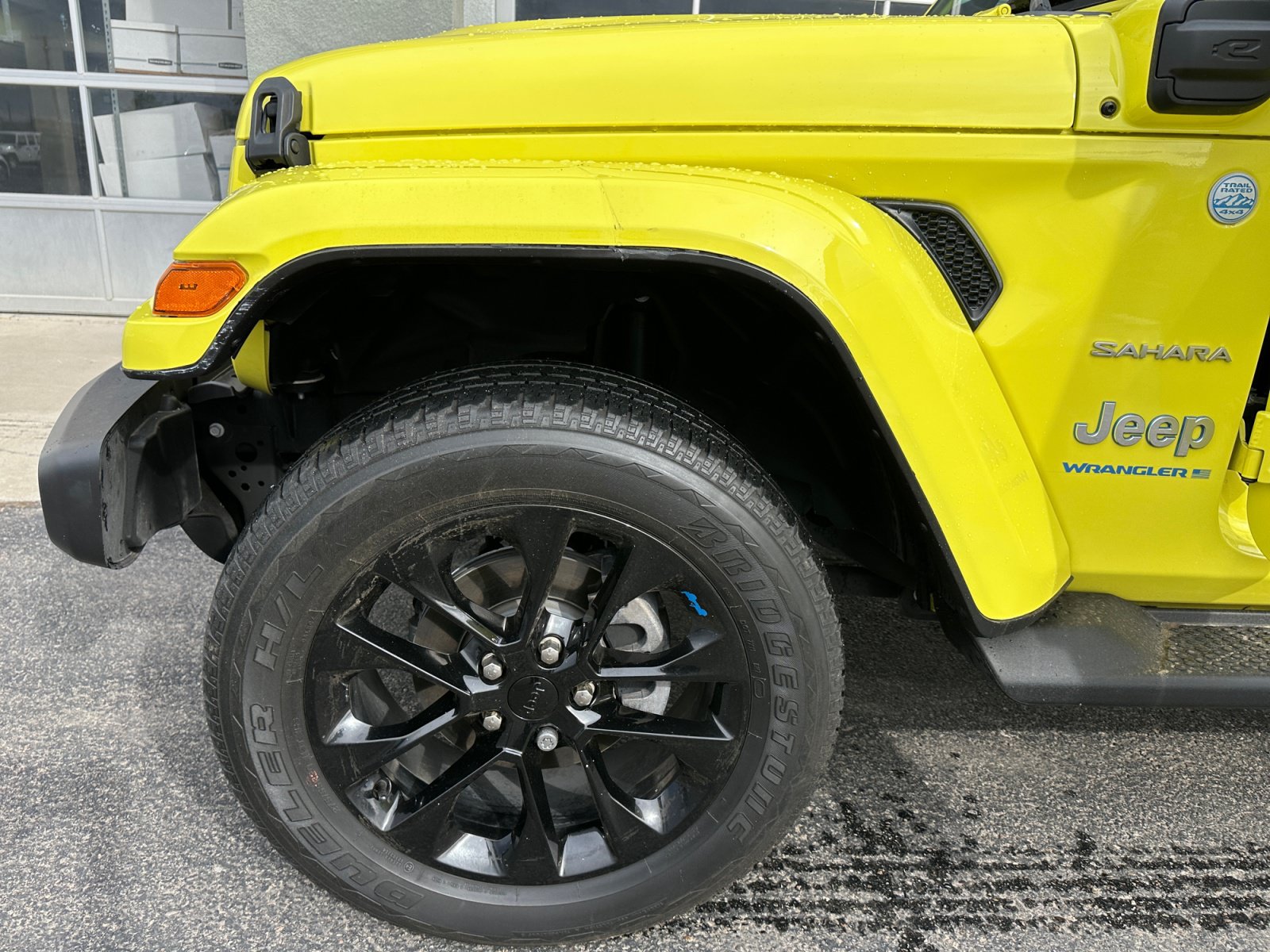 Used 2023 Jeep Wrangler Unlimited Sahara AWD/4WD image 9