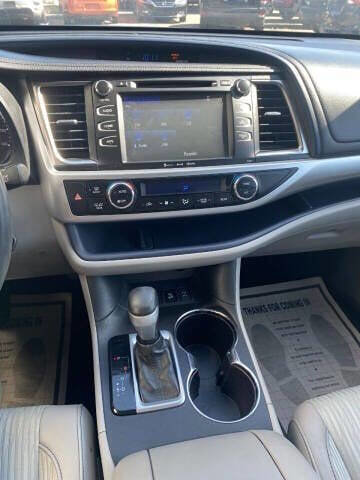 Used 2016 Toyota Highlander Plus AWD/4WD image 33