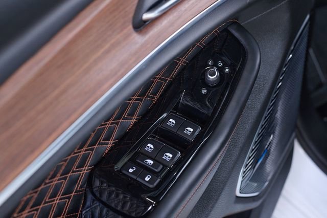 Used 2022 Jeep Grand Cherokee Summit w/ Luxury Tech Group V image 13