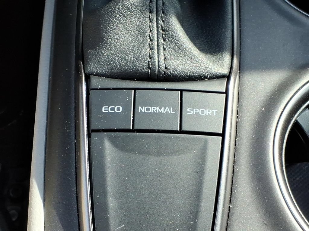 Used 2024 Toyota Camry SE FWD image 18