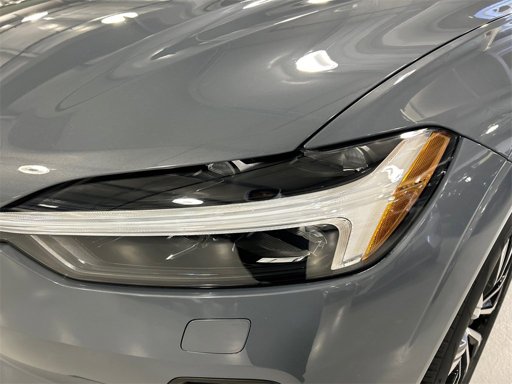 Certified 2023 Volvo XC60 B5 Core w/ Climate Package image 7