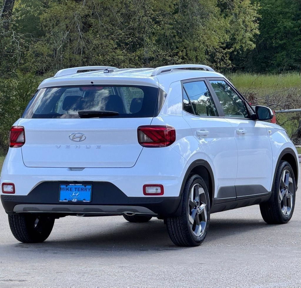 New 2026 Hyundai Venue SEL FWD image 13