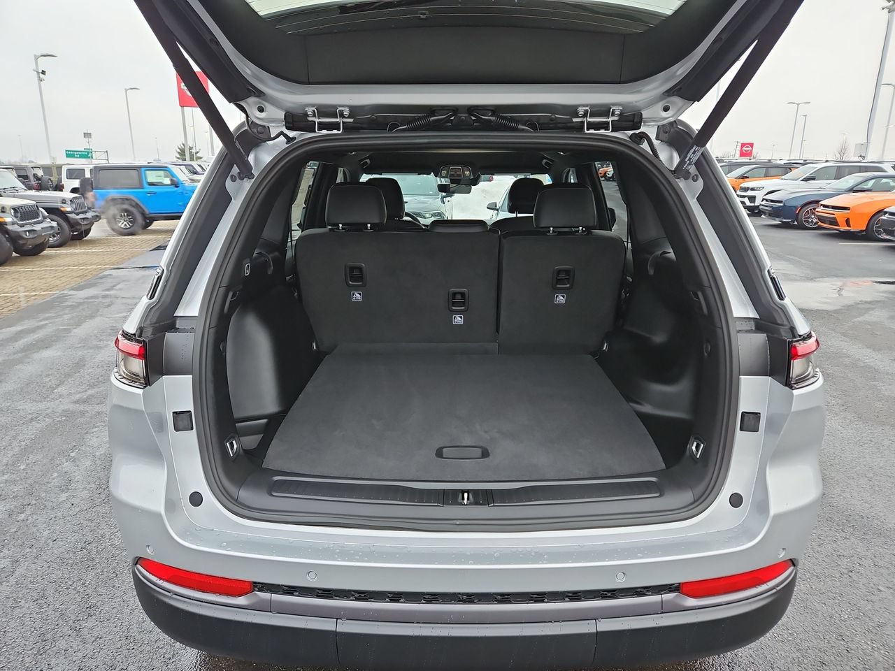 New 2026 Jeep Grand Cherokee Altitude AWD/4WD image 11
