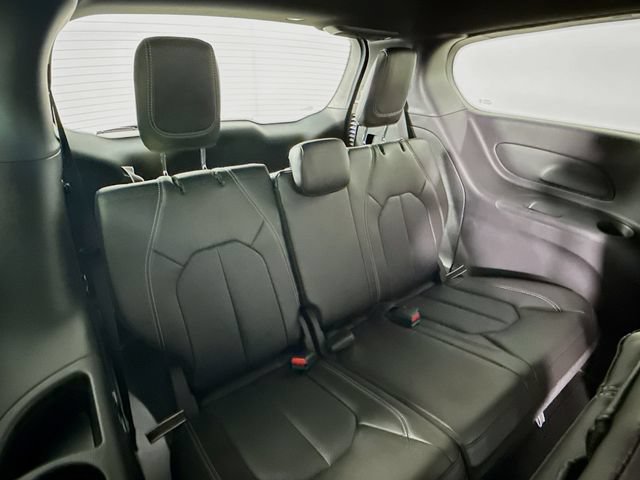 New 2027 Chrysler Pacifica Select FWD image 26