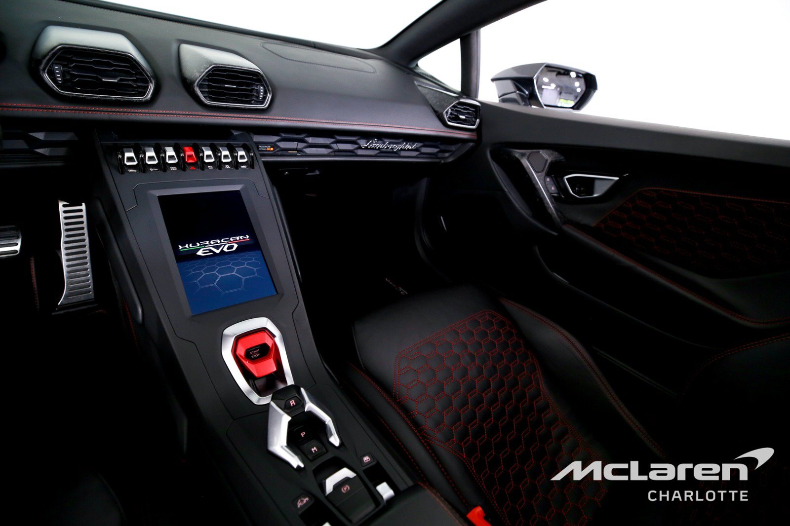 Used 2022 Lamborghini Huracan EVO RWD image 15