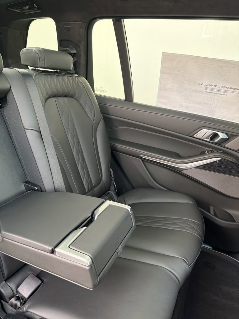 New 2026 BMW X7 M60i w/ Climate Comfort Package image 28