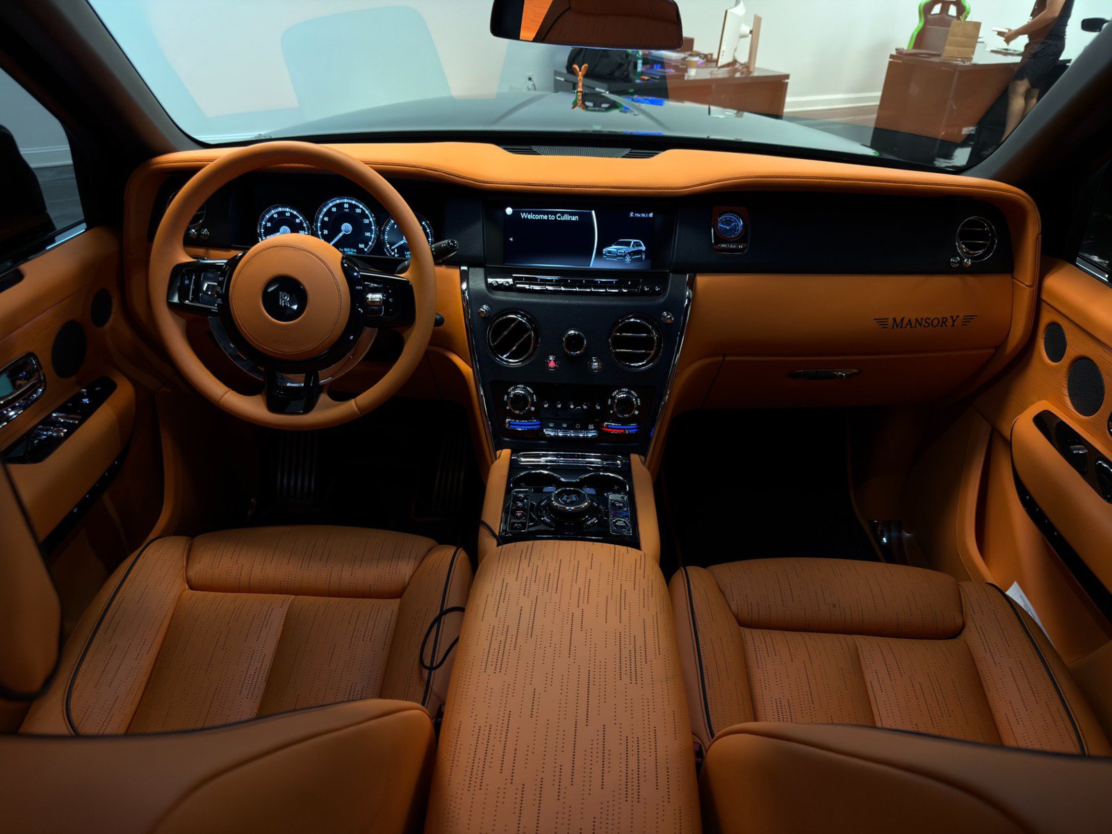 Used 2023 Rolls-Royce Cullinan AWD/4WD image 28