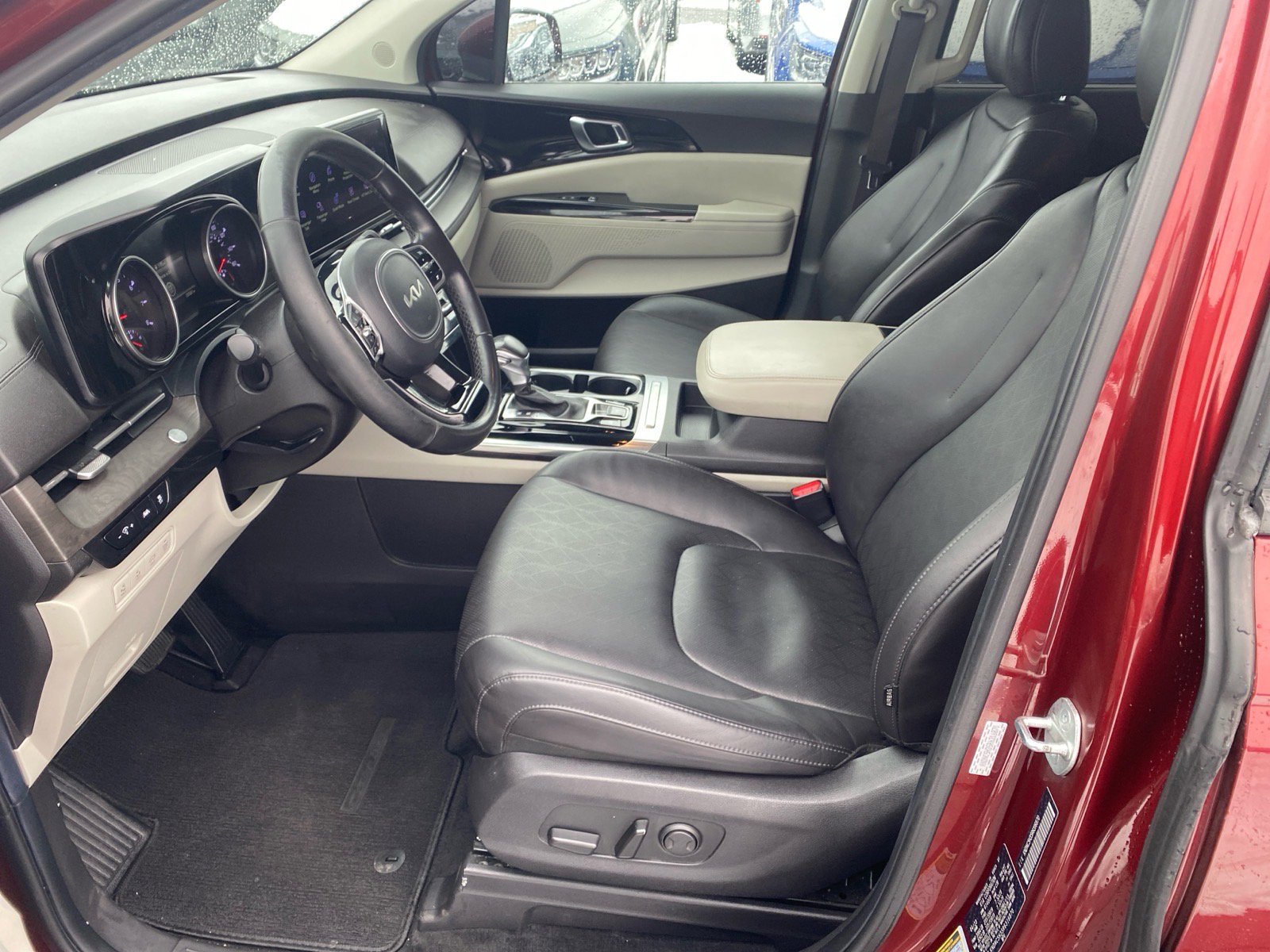 Certified 2024 Kia Carnival EX image 6