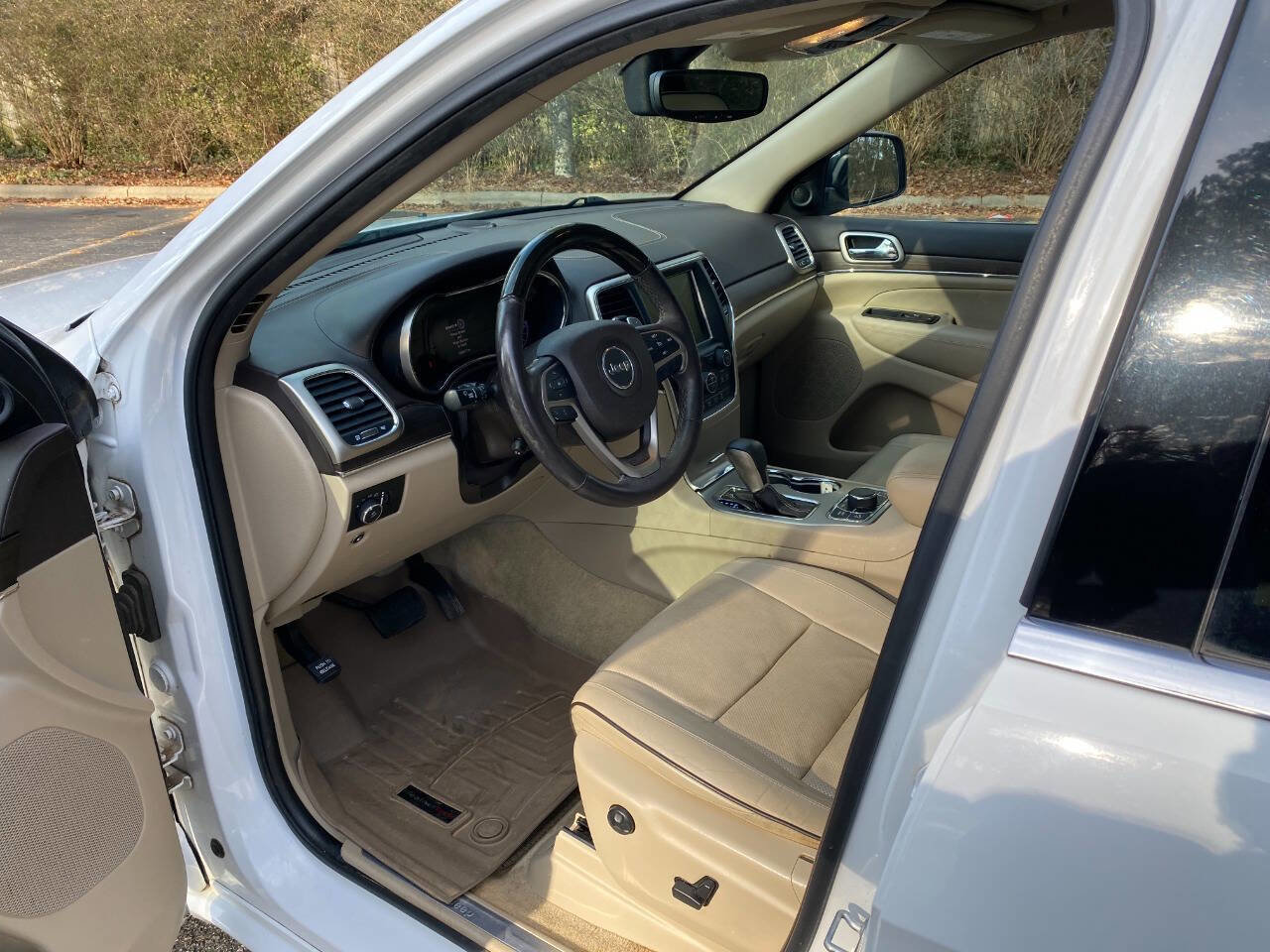 Used 2017 Jeep Grand Cherokee Overland image 13