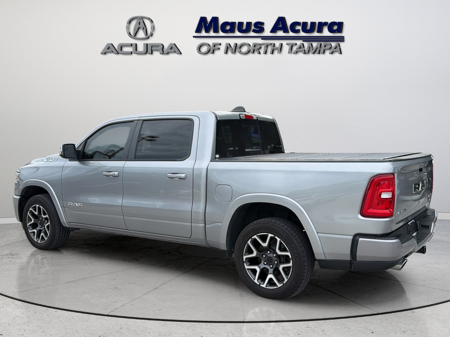 Used 2025 RAM 1500 Laramie AWD/4WD image 7
