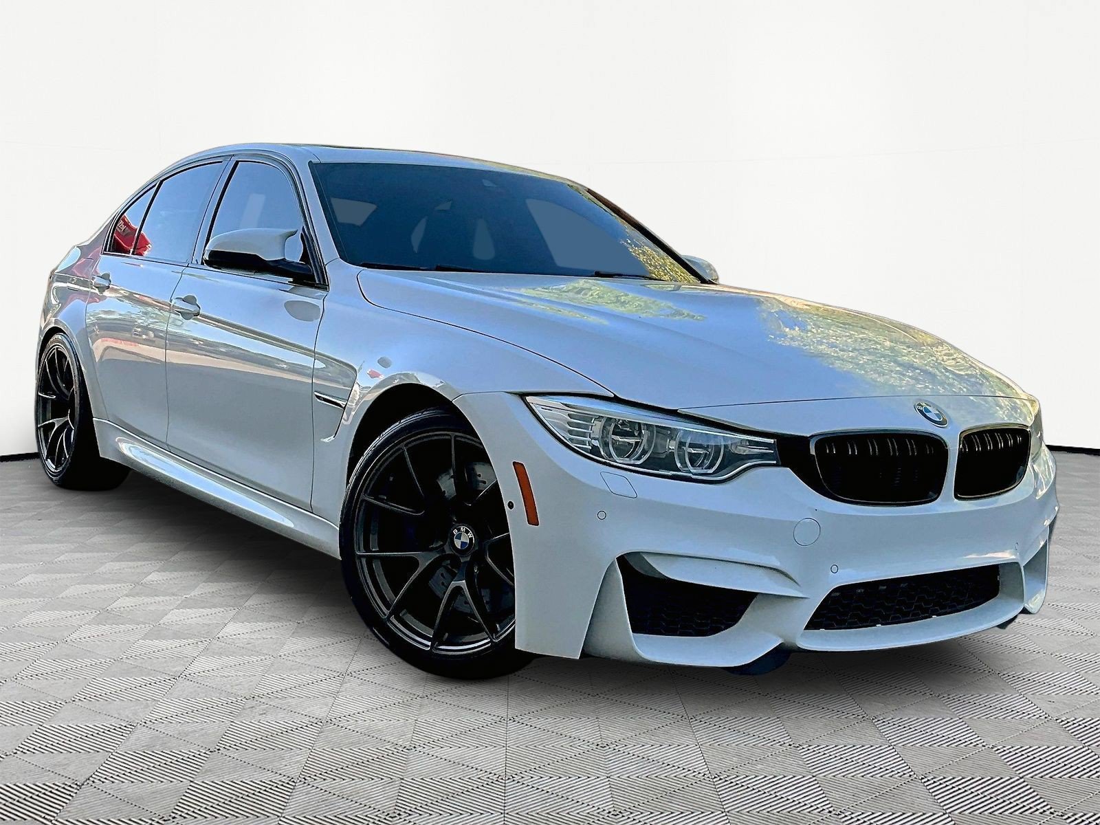 Used 2017 BMW M3 RWD image 3