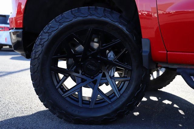 Used 2024 Chevrolet Silverado 1500 Custom Trail Boss AWD/4WD image 2