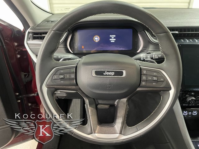 Used 2023 Jeep Grand Cherokee Limited image 14