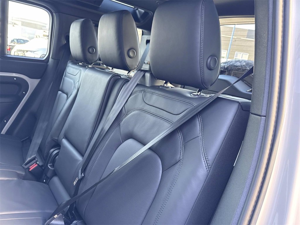 New 2026 Land Rover Defender 110 X-Dynamic SE image 13