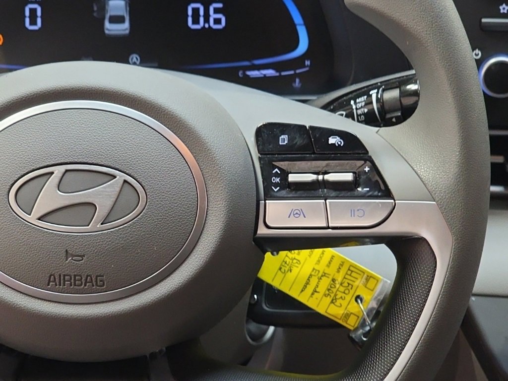 Used 2025 Hyundai Elantra SE image 19