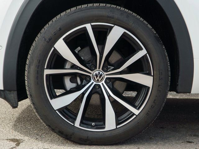 Used 2025 Volkswagen Atlas SEL Premium R-Line image 12