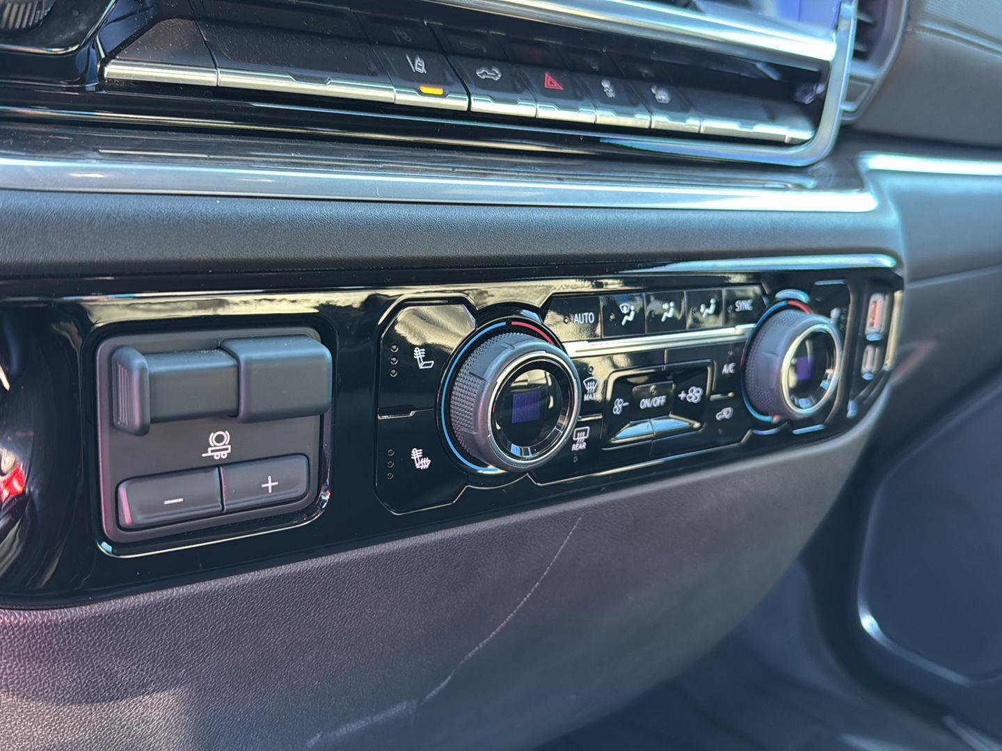 Used 2024 Chevrolet Silverado 2500 LTZ image 23