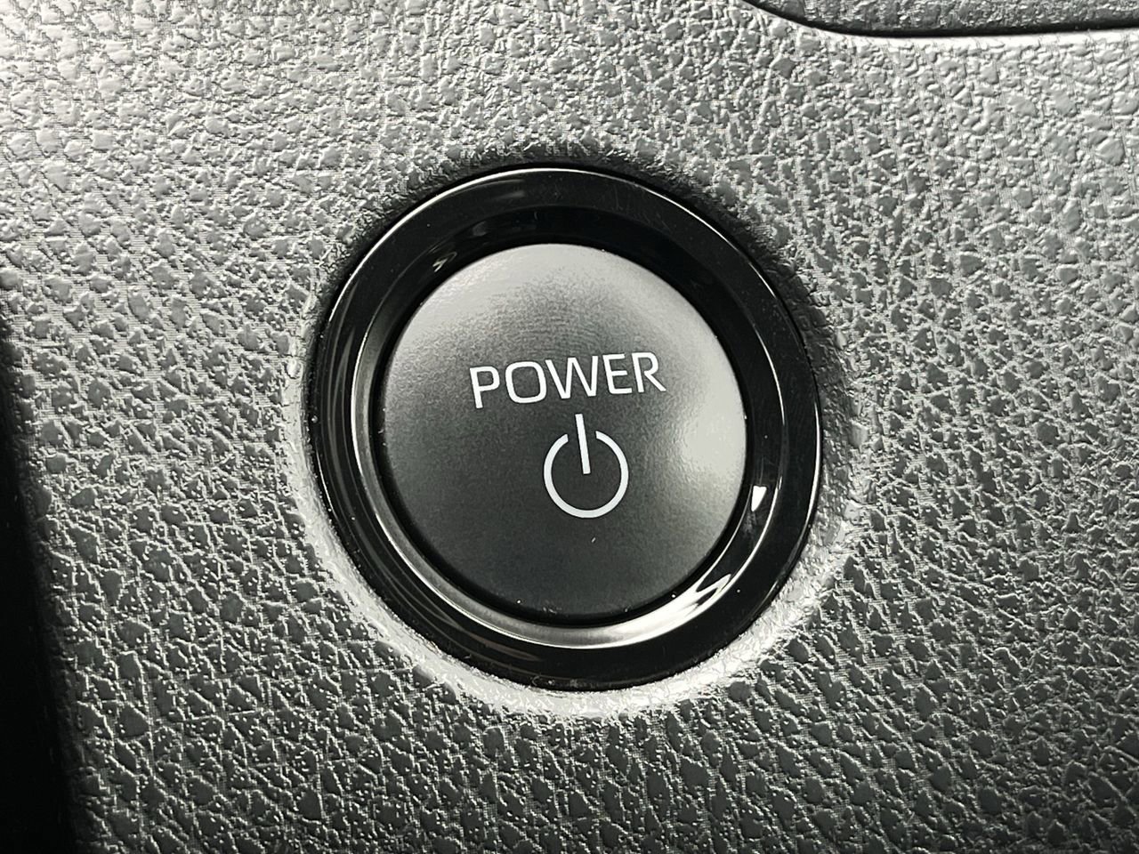 Used 2025 Toyota Camry SE w/ Convenience Package image 19