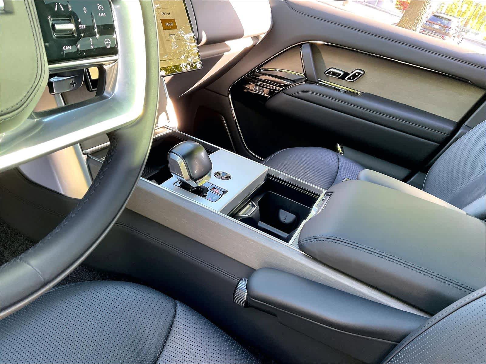 New 2026 Land Rover Range Rover SV AWD/4WD image 10